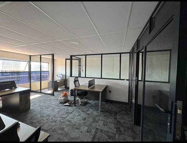 112M² WAREHOUSE TO LET IN CHLOORKOP